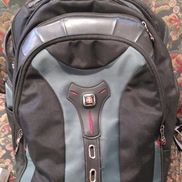 TWO items ideal for HIKERS and or BIKERS :   Backpack & fannypack - Picture 1 of 6